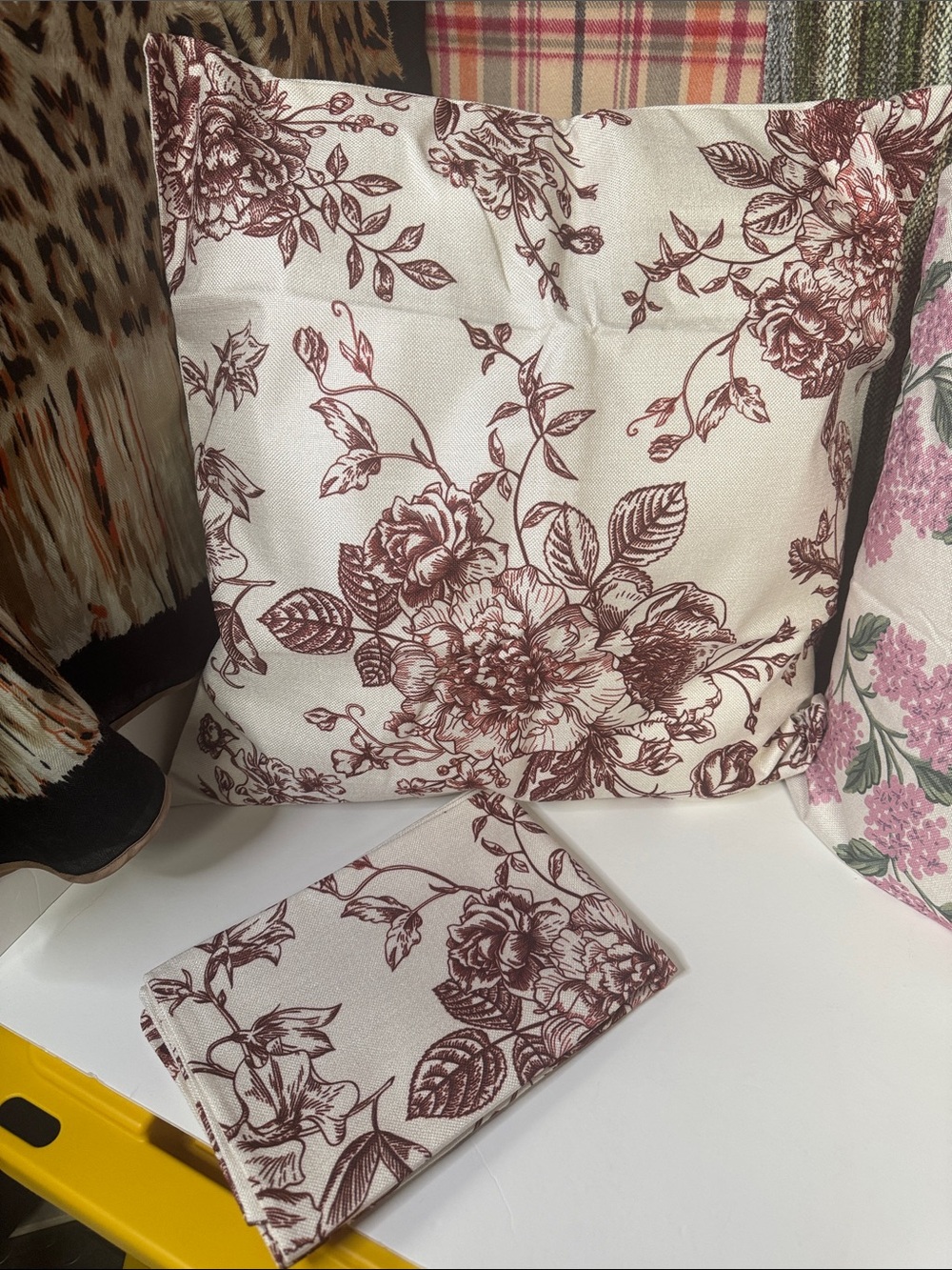 Floral Decorative Throw Pillow Cover Set in Autumn Rose